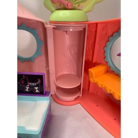 Hasbro Littlest Pet Shop Get Better Center 2005 - Picture 4 of 10